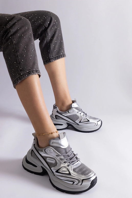 Strieborné tenisky s masívnou...