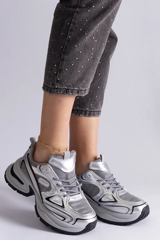 Strieborné tenisky s masívnou...