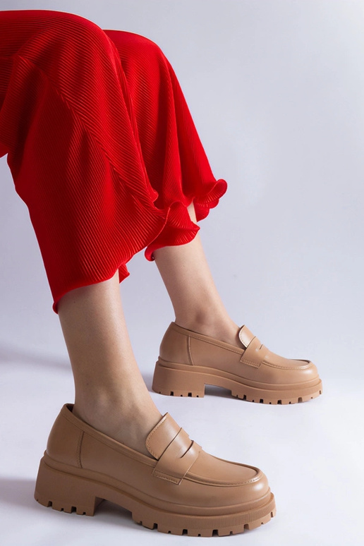 Tmavo béžové mokasíny vyrobené z...