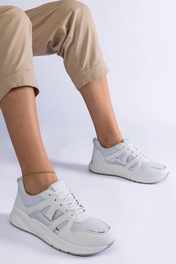 Biele tenisky s hrubou...