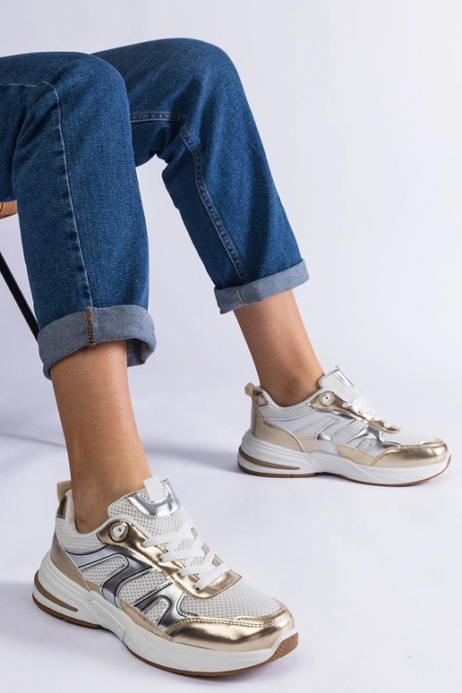 Látkové športové tenisky so zlatými... Látkové športové tenisky so zlatými...