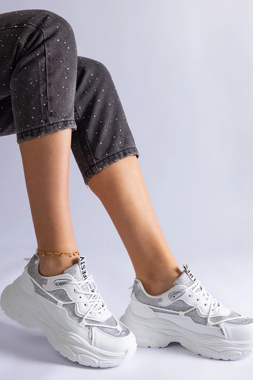 Biele tenisky s trblietavými vložkami...