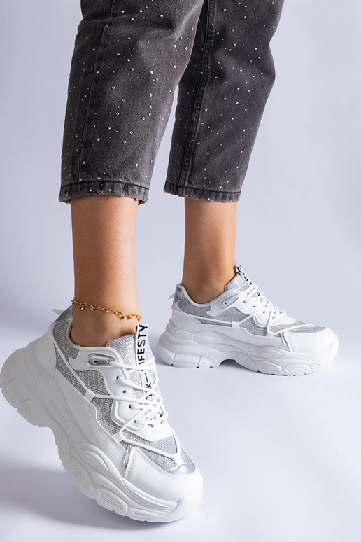 Biele tenisky s trblietavými vložkami...