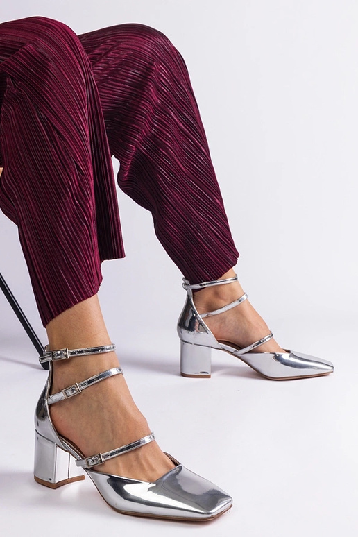 Strieborné lakované lodičky s...