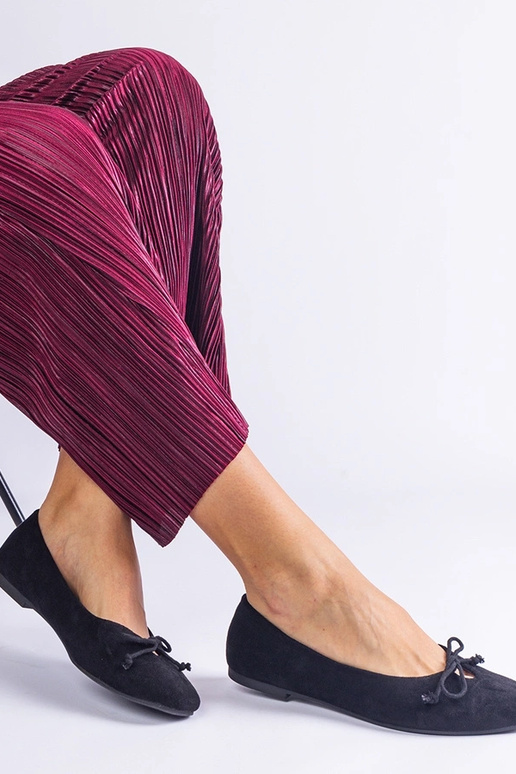 Čierne balerínky s ozdobnou mašľou...