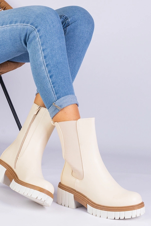 Béžové členkové čižmy z imitácie kože...