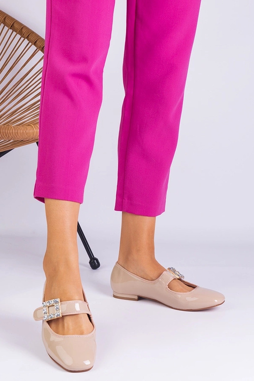 Béžové lakované balerínky zdobené...
