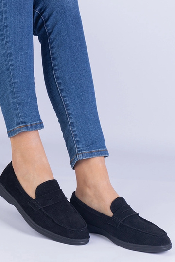 Čierne klasické perforované...