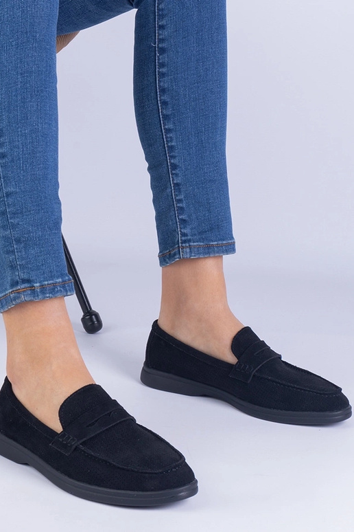 Čierne klasické perforované mokasíny...