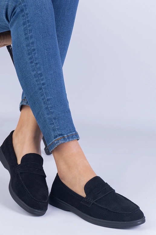 Čierne klasické perforované mokasíny...