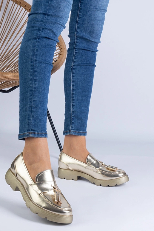 Zlaté klasické topánky so strapcami... Zlaté klasické topánky so strapcami...