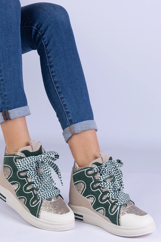 Zelené tenisky s hrubými šnúrkami a...