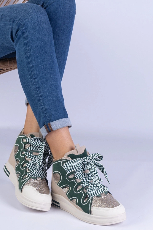 Zelené tenisky s hrubými šnúrkami a...