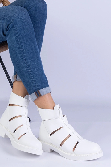 Biele členkové čižmy z...