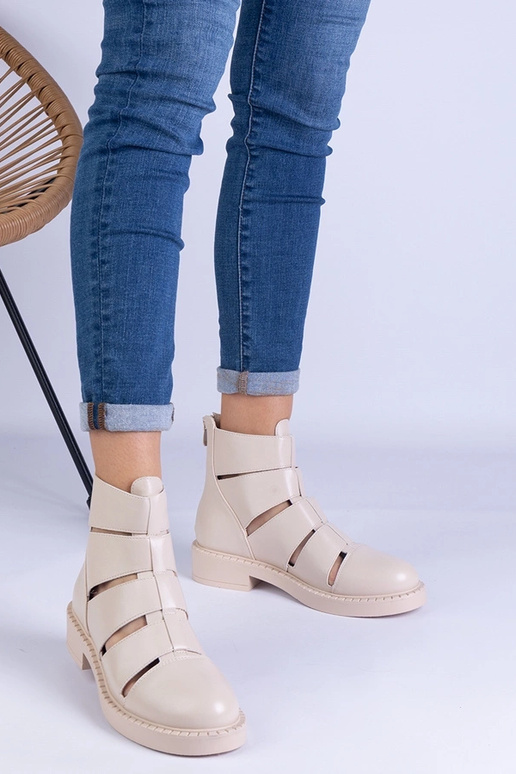 Béžové čižmy z ekokože s výrezmi a...