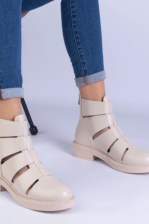 Béžové čižmy z ekokože s výrezmi a...