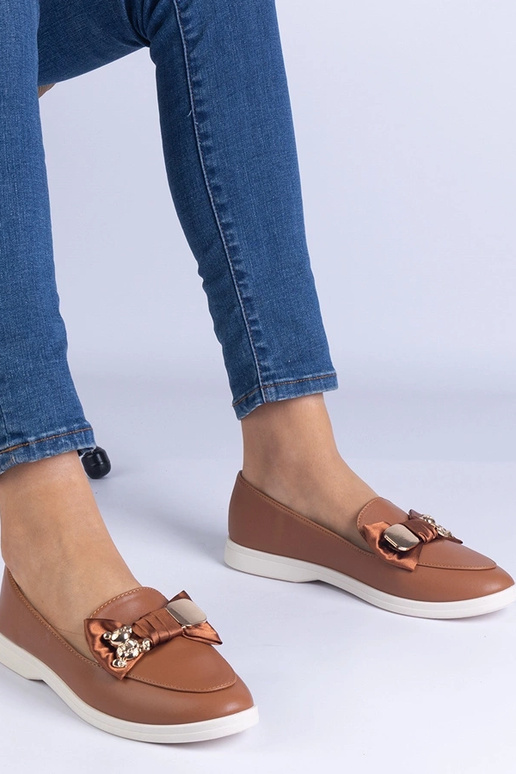 Hnedé mokasíny zdobené mašľou a...