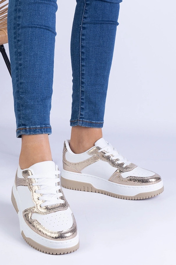 Zlaté tenisky s hrubou... 2