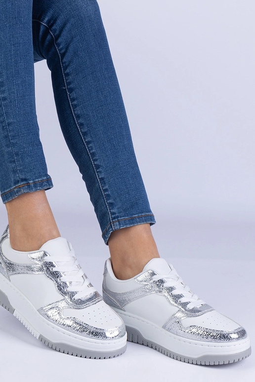 Strieborné tenisky s hrubou podrážkou...