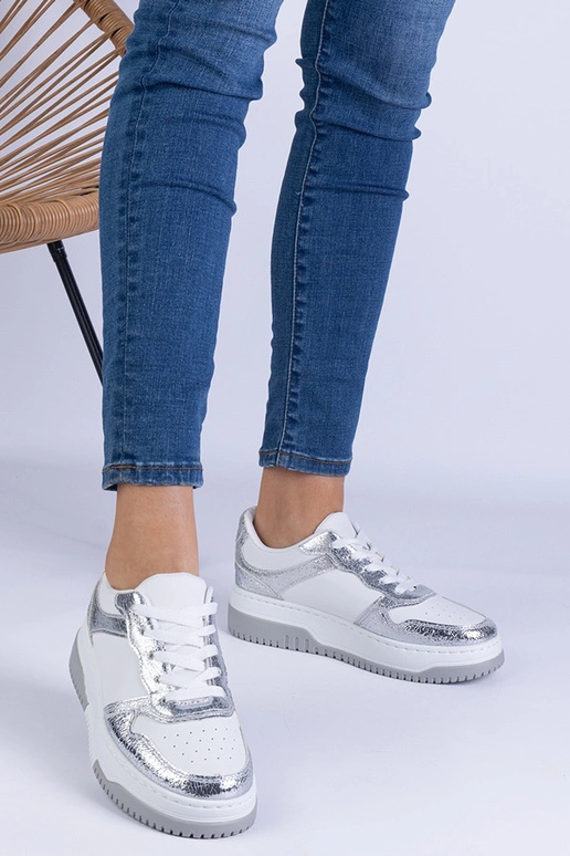 Strieborné tenisky s hrubou podrážkou...