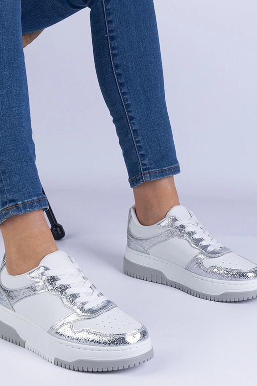 Strieborné tenisky s hrubou podrážkou...