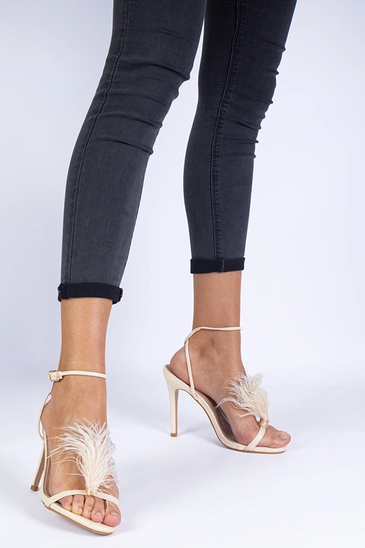 Béžové sandále na vysokom podpätku s...