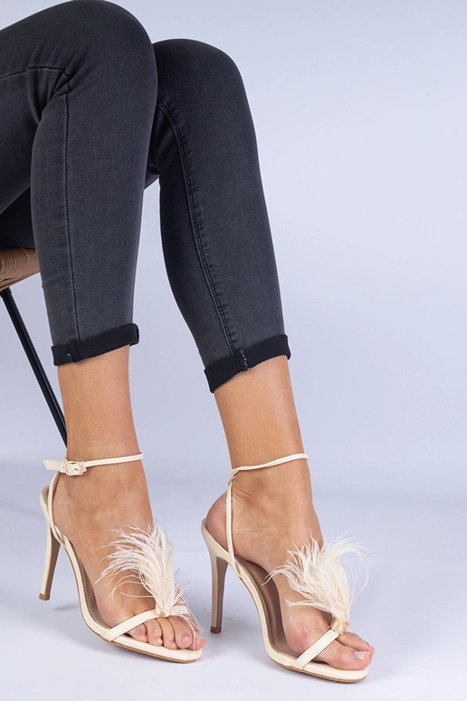 Béžové sandále na vysokom podpätku s...