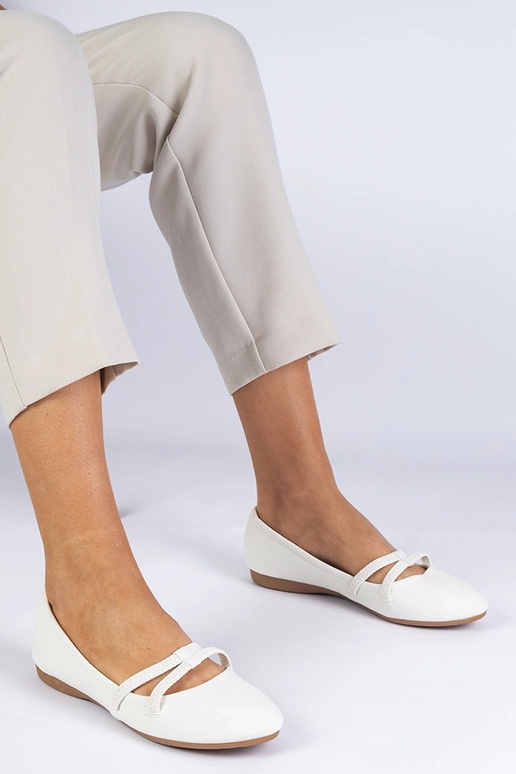 Biele dámske balerínky z matnej...