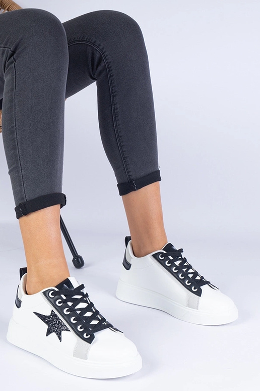 Biele tenisky zdobené trblietavou...