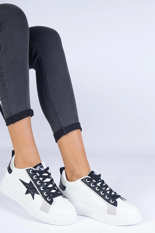 Biele tenisky zdobené trblietavou...