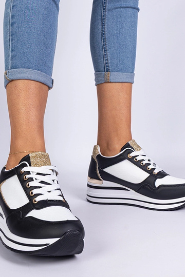 Čierne sneakersy zdobené trblietkami a kovovou vsadkou Olaria