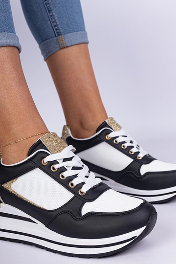 Čierne sneakersy zdobené trblietkami a kovovou vsadkou Olaria 2