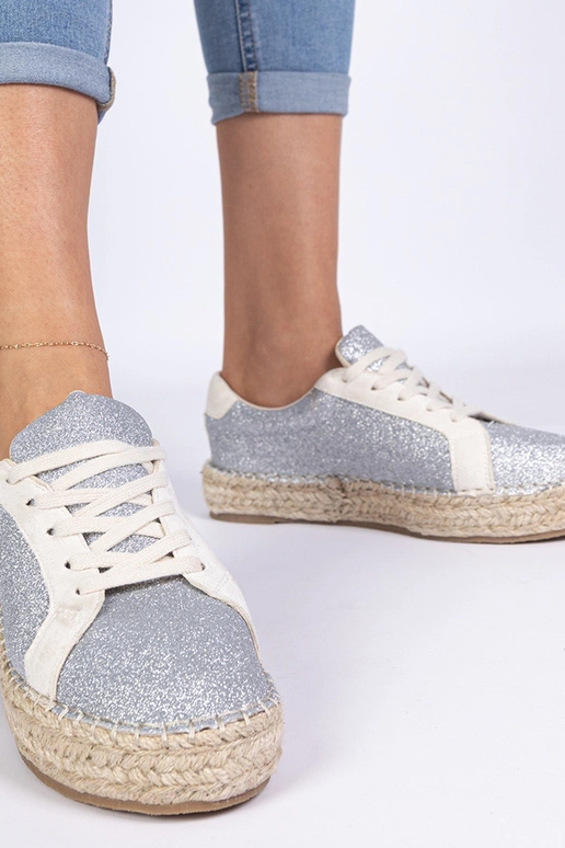 Strieborné dámske espadrilky zdobené... Strieborné dámske espadrilky zdobené...