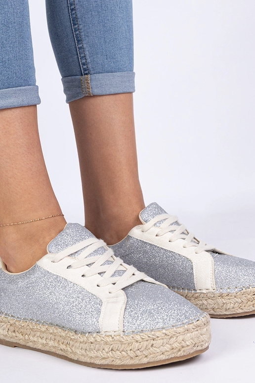 Strieborné dámske espadrilky zdobené... Strieborné dámske espadrilky zdobené...