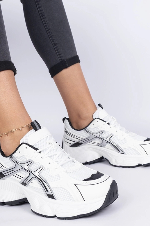 Čierne dámske tenisky na masívnej...