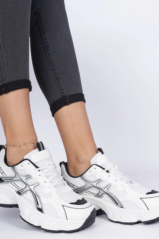 Čierne dámske tenisky na masívnej...