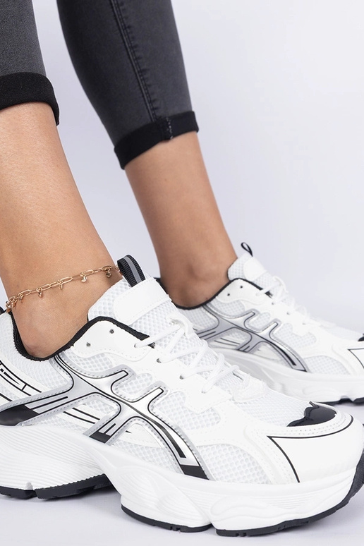 Čierne dámske tenisky na masívnej...