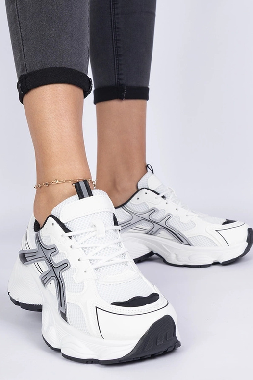 Čierne dámske tenisky na masívnej...