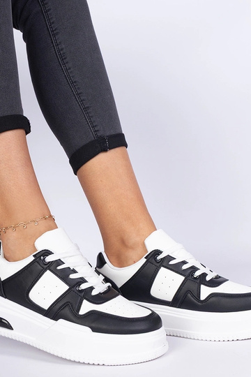Čierno-biele dámske sneakersy na hrubej podrážke Rossio