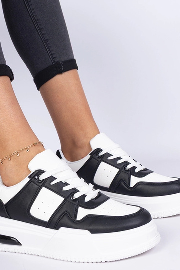 Čierno-biele dámske sneakersy na hrubej podrážke Rossio 2