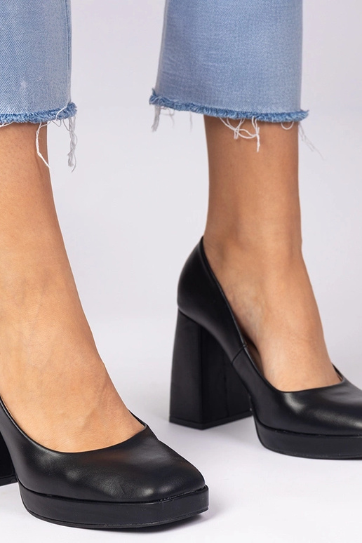 Čierne lodičky na masívnom podpätku... Čierne lodičky na masívnom podpätku...