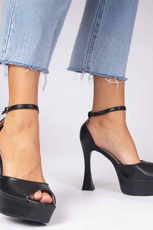 Čierne sandále na vysokom podpätku Tesli