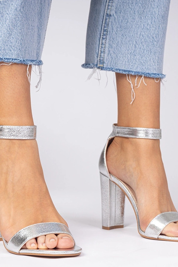 Strieborné sandále na...