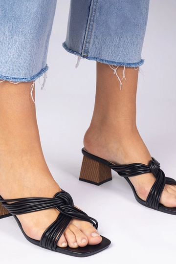 Čierne elegantné šľapky na... 2