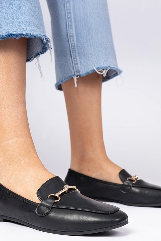 Čierne mokasíny s ozdobou a...