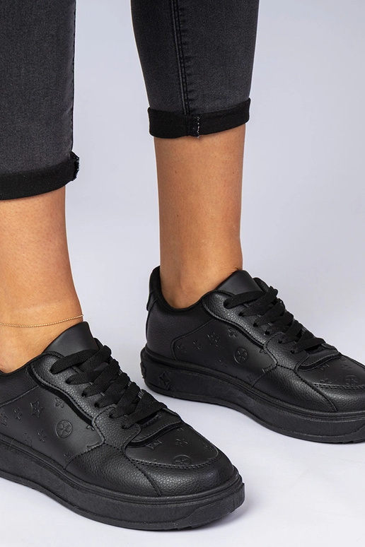 Čierne športové tenisky z umelej kože...