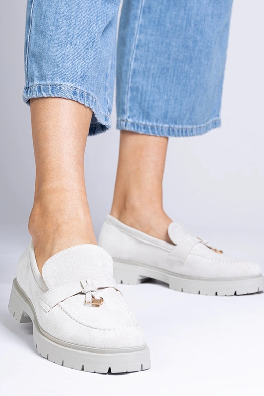 Bežové sandále na podpätku viazané s...