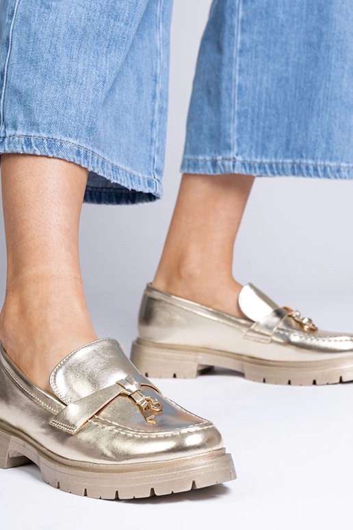 Čierne lakované lodičky na podpätku...