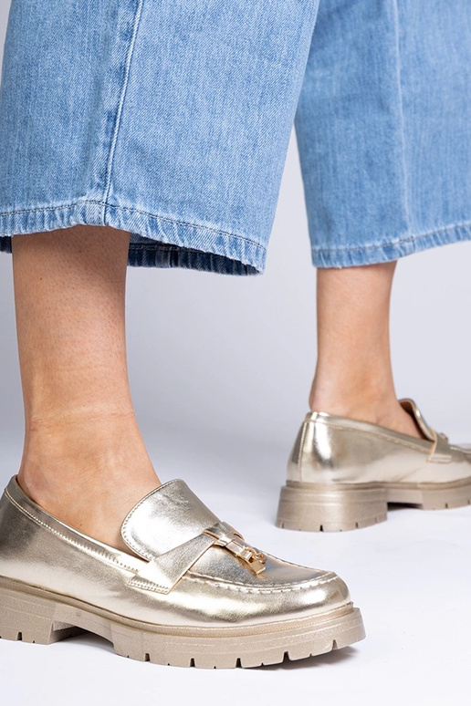 Čierne lakované lodičky na podpätku...