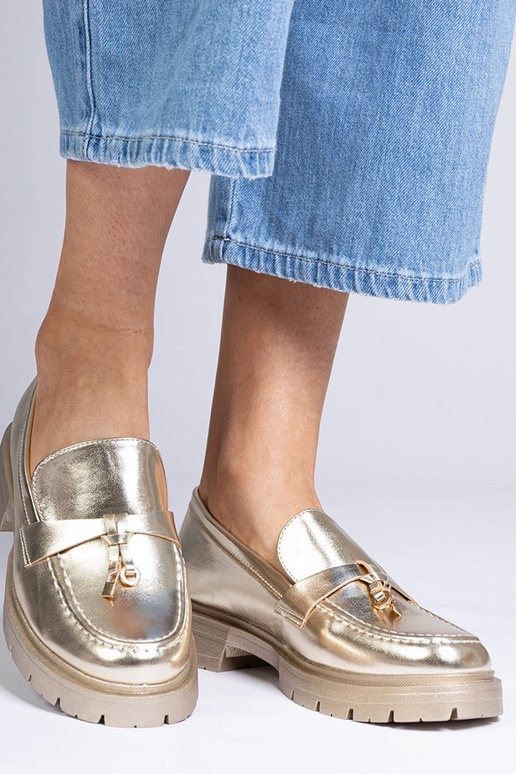 Čierne lakované lodičky na podpätku...